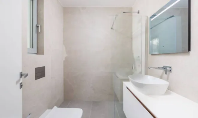 Недвижимость Трехкомнатная квартира Центр: 13