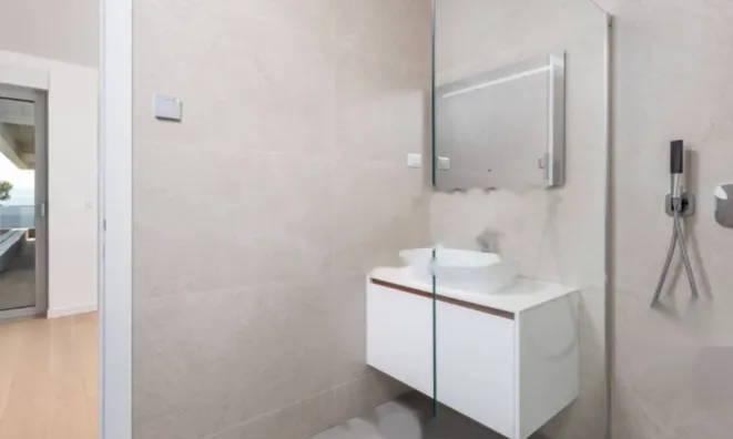 Недвижимость Трехкомнатная квартира Центр: 19