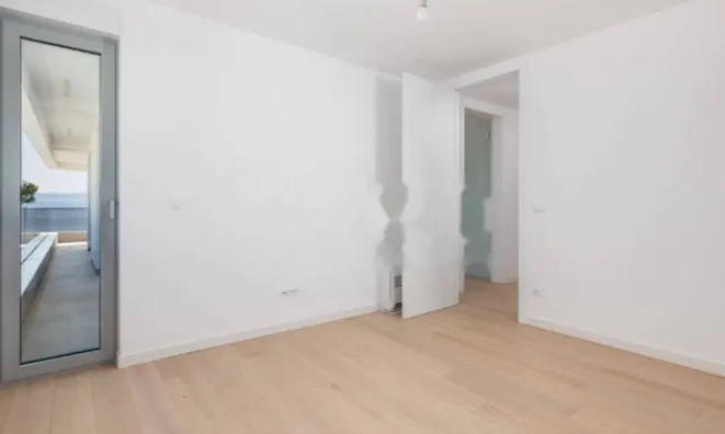 Недвижимость Трехкомнатная квартира Центр: 21