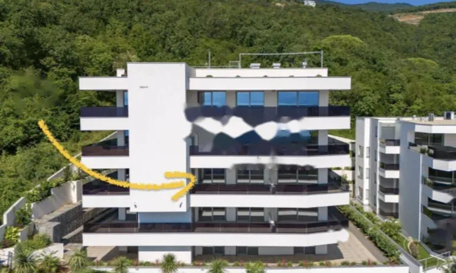 Недвижимость Трехкомнатная квартира в центре: 3