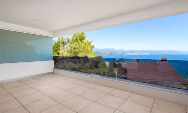 Недвижимость Трехкомнатная квартира в центре: 10