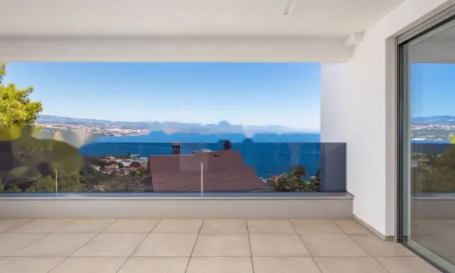 Недвижимость Трехкомнатная квартира в центре: 11