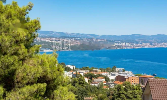 Недвижимость Трехкомнатная квартира в центре: 12