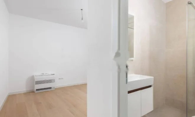 Недвижимость Трехкомнатная квартира в центре: 20