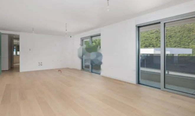 Недвижимость Трехкомнатная квартира в центре: 5