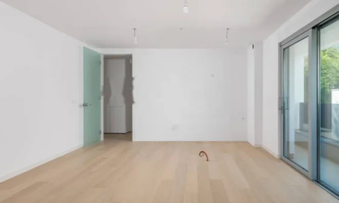 Недвижимость Трехкомнатная квартира в центре: 6