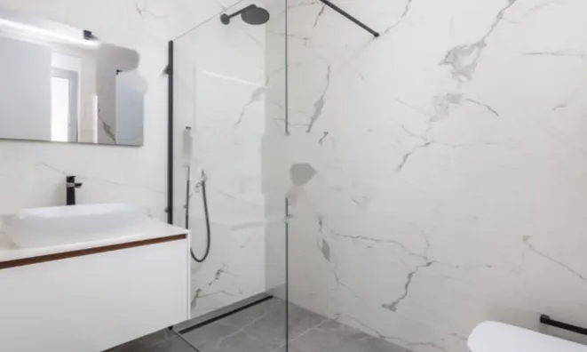 Недвижимость Трехкомнатная квартира в центре: 11