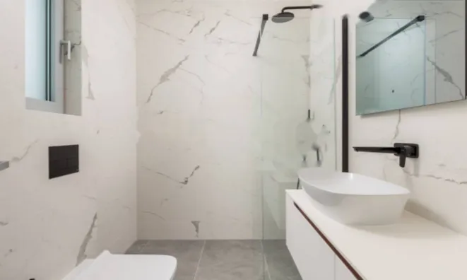 Недвижимость Трехкомнатная квартира в центре: 13