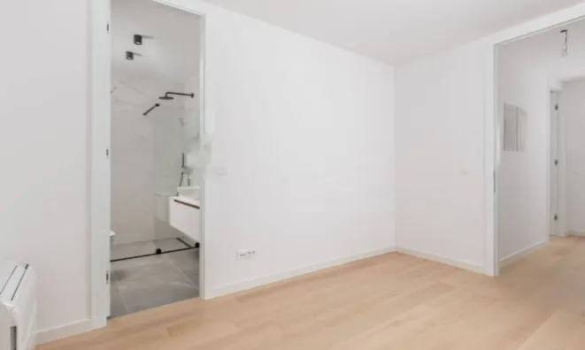 Недвижимость Трехкомнатная квартира в центре: 17