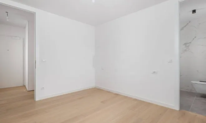 Недвижимость Трехкомнатная квартира в центре: 21