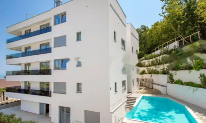 Недвижимость Трехкомнатная квартира в центре: 24