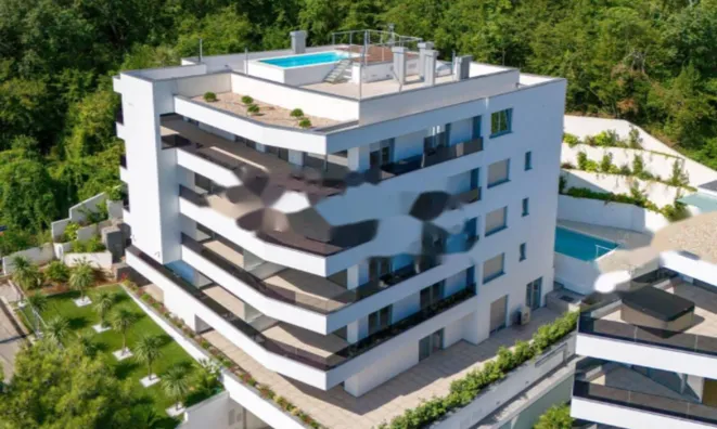 Недвижимость Трехкомнатная квартира в центре: 25