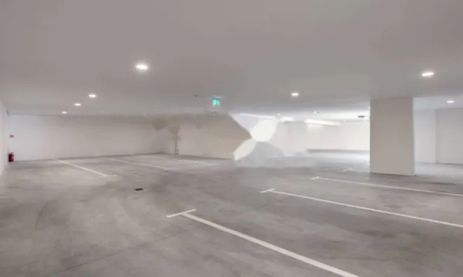 Недвижимость Трехкомнатная квартира в центре: 33