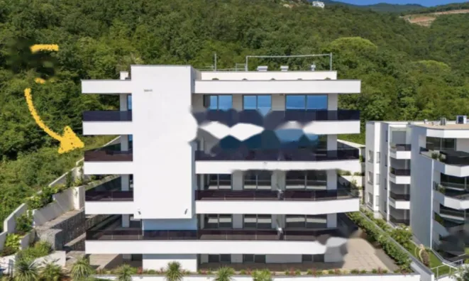 Недвижимость Трехкомнатная квартира Центр: 3