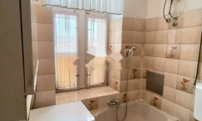 Недвижимость Трехкомнатная квартира Центр: 8