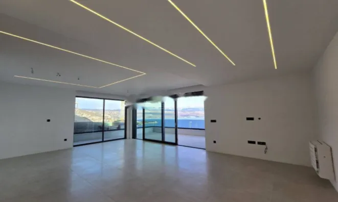 Недвижимость Четырехкомнатная квартира Центр: 1