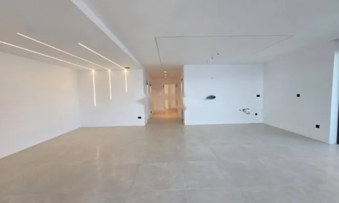 Недвижимость Четырехкомнатная квартира Центр: 4