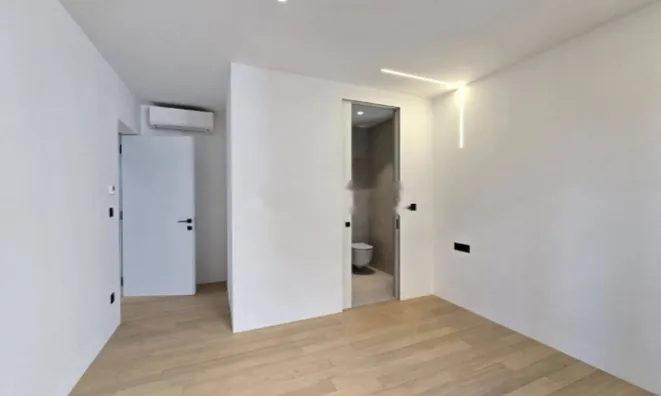 Недвижимость Четырехкомнатная квартира Центр: 9