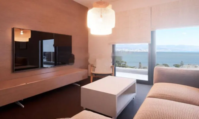 Недвижимость Трехкомнатная квартира в центре: 12