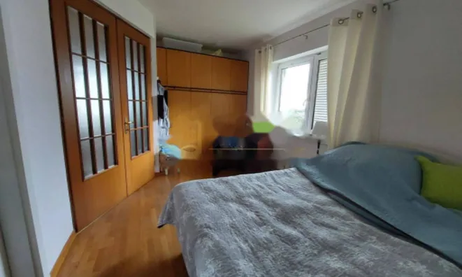 Недвижимость Трехкомнатная квартира в центре: 8