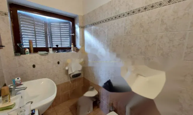 Недвижимость Трехкомнатная квартира в центре: 9