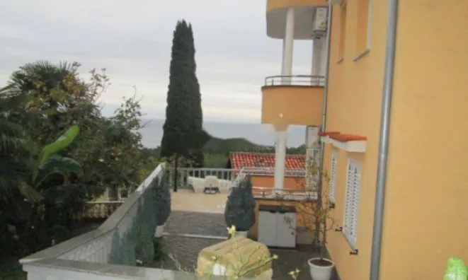 Недвижимость Четырёхкомнатная квартира в Оприче: 1