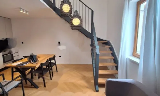 Недвижимость Трехкомнатная квартира, Центр: 1