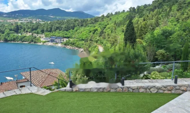 Недвижимость Трехкомнатная квартира, Центр: 12