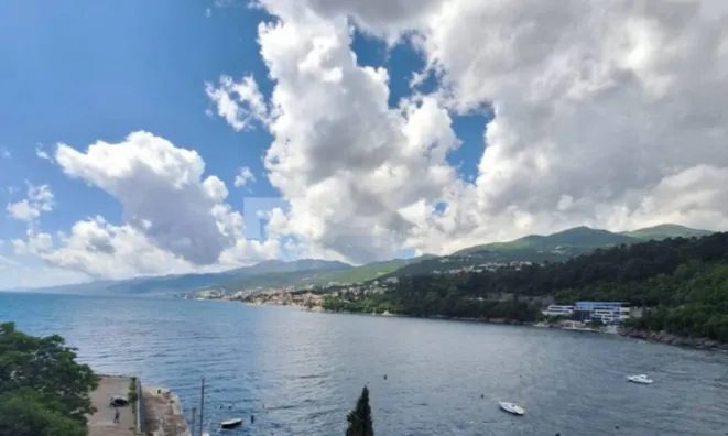 Недвижимость Трехкомнатная квартира, Центр: 18