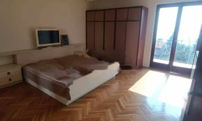 Недвижимость Четырёхкомнатная квартира Оприч: 3