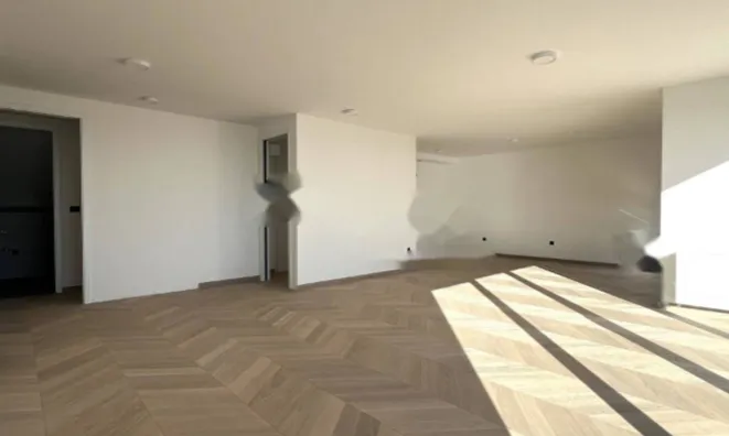 Недвижимость Трёхкомнатная квартира в центре: 3