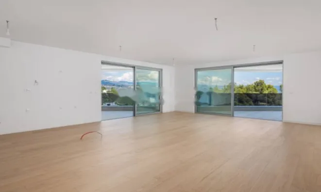 Недвижимость Четырехкомнатная квартира Центр: 5