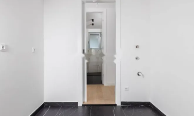 Недвижимость Четырехкомнатная квартира Центр: 12