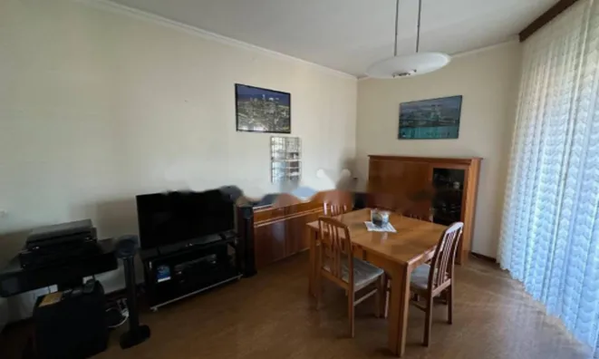 Недвижимость Трехкомнатная квартира в центре: 3