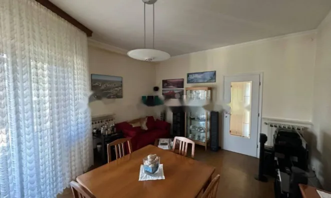 Недвижимость Трехкомнатная квартира в центре: 4