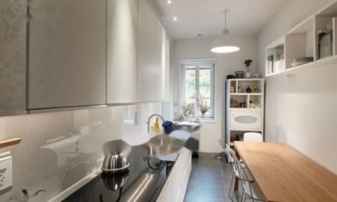 Недвижимость Трехкомнатная квартира в центре: 8