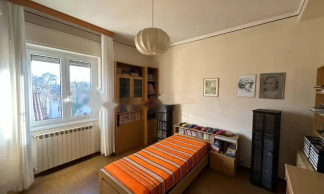 Недвижимость Трехкомнатная квартира в центре: 11