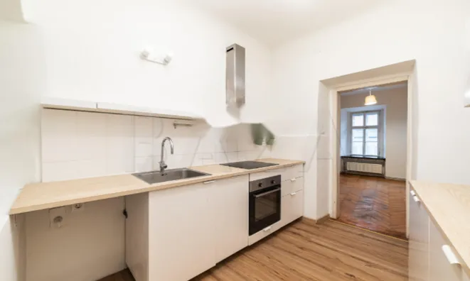 Недвижимость Четырехкомнатная квартира в центре: 8