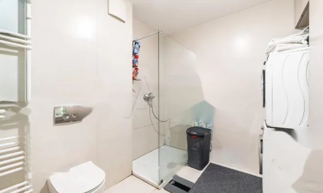 Недвижимость Трехкомнатная квартира в центре: 8