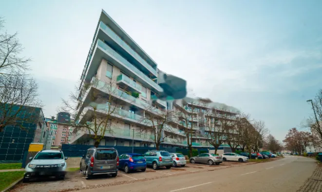 Недвижимость Трехкомнатная квартира в центре: 13