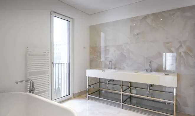 Недвижимость Двухкомнатная квартира в центре: 4