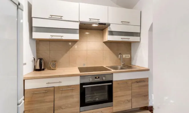 Недвижимость Однокомнатная квартира в центре: 12