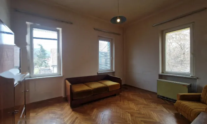 Недвижимость Двухкомнатная квартира в центре: 8