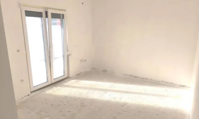 Недвижимость Трехкомнатная квартира, Побрии: 1