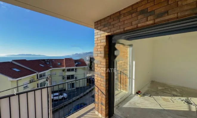 Недвижимость Четырехкомнатная квартира: 5