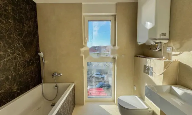 Недвижимость Четырехкомнатная квартира: 7