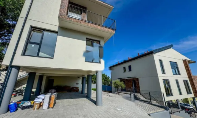 Недвижимость Четырехкомнатная квартира: 8