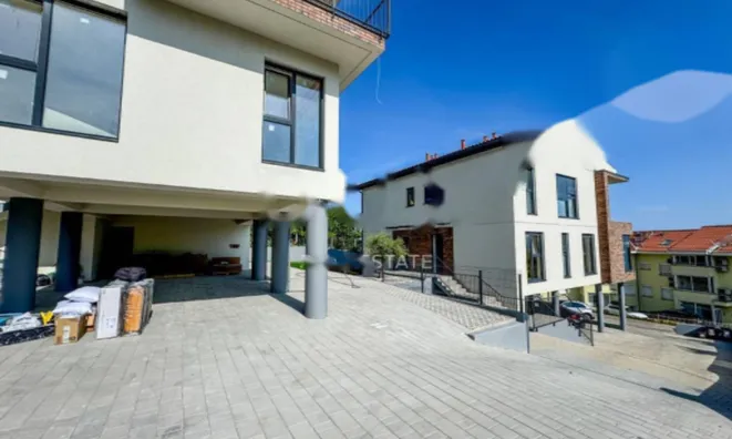 Недвижимость Четырехкомнатная квартира: 11