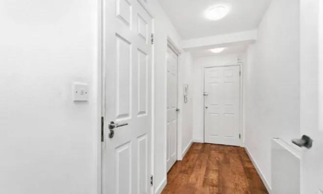 Недвижимость Vallance Road: 2