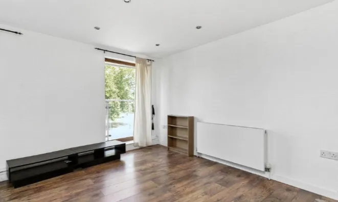 Недвижимость Vallance Road: 6